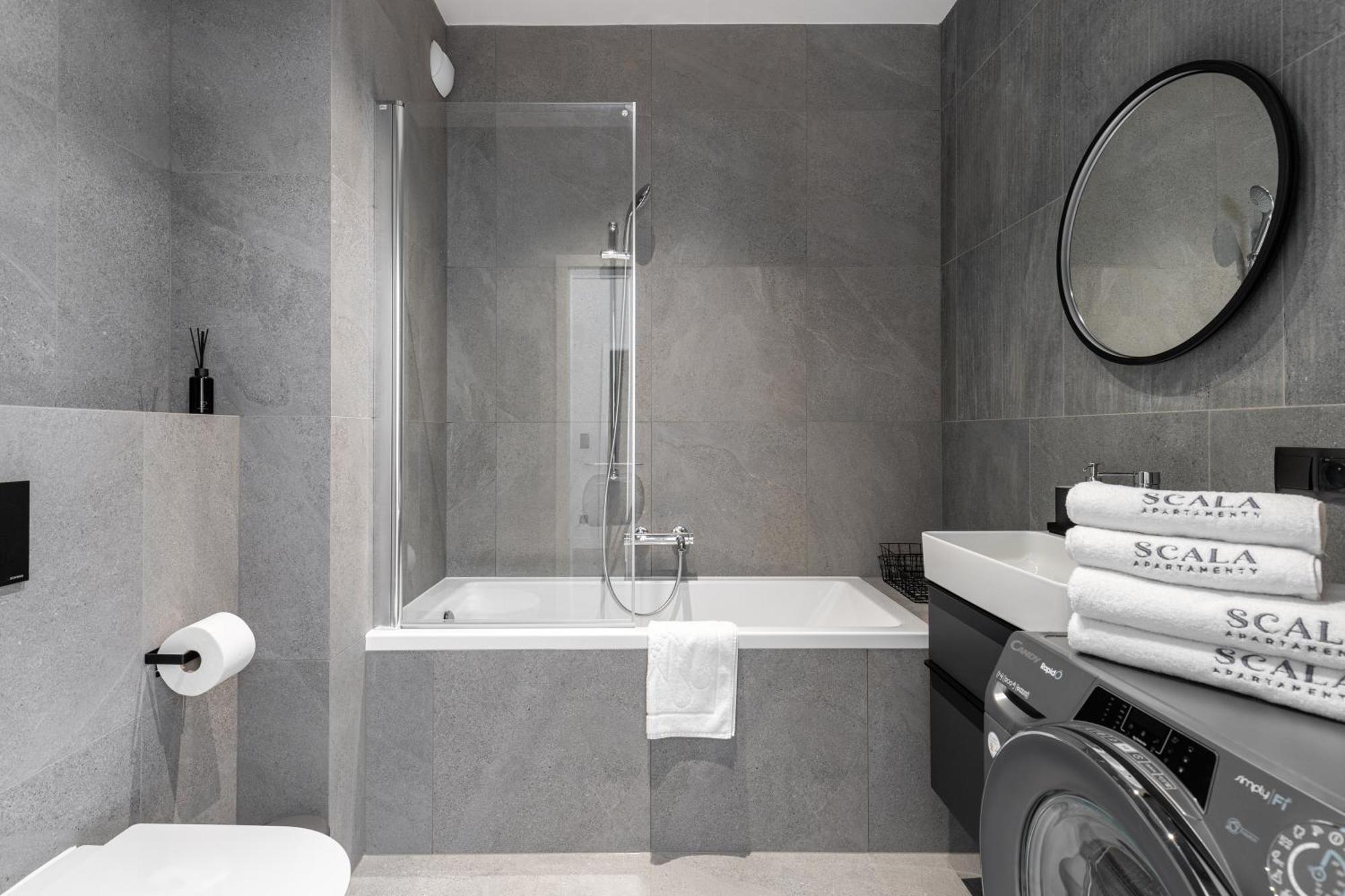Scala City Center Apartments With Parking By Lion Apartments غدانسك المظهر الخارجي الصورة